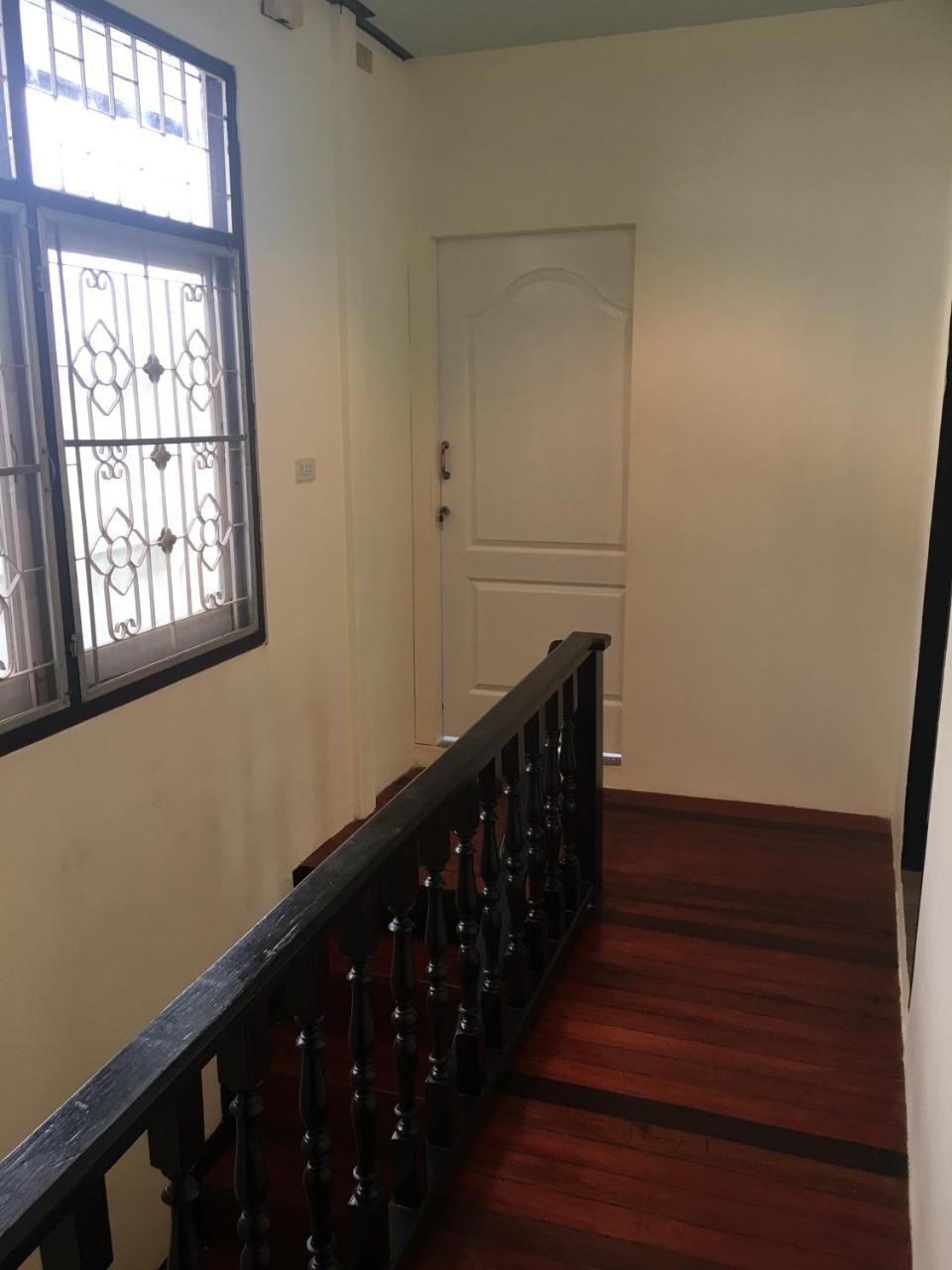 The Baan Nathong Hostel Bangkok Exterior photo