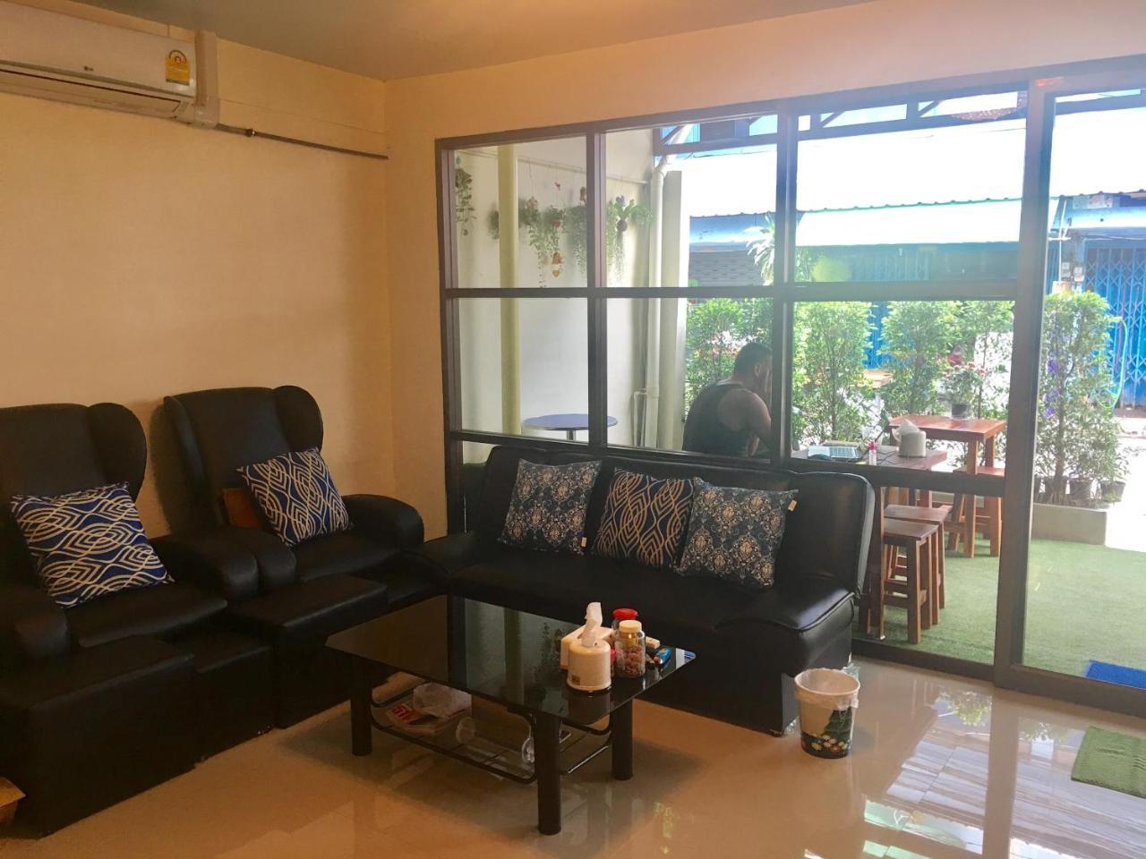 The Baan Nathong Hostel Bangkok Exterior photo