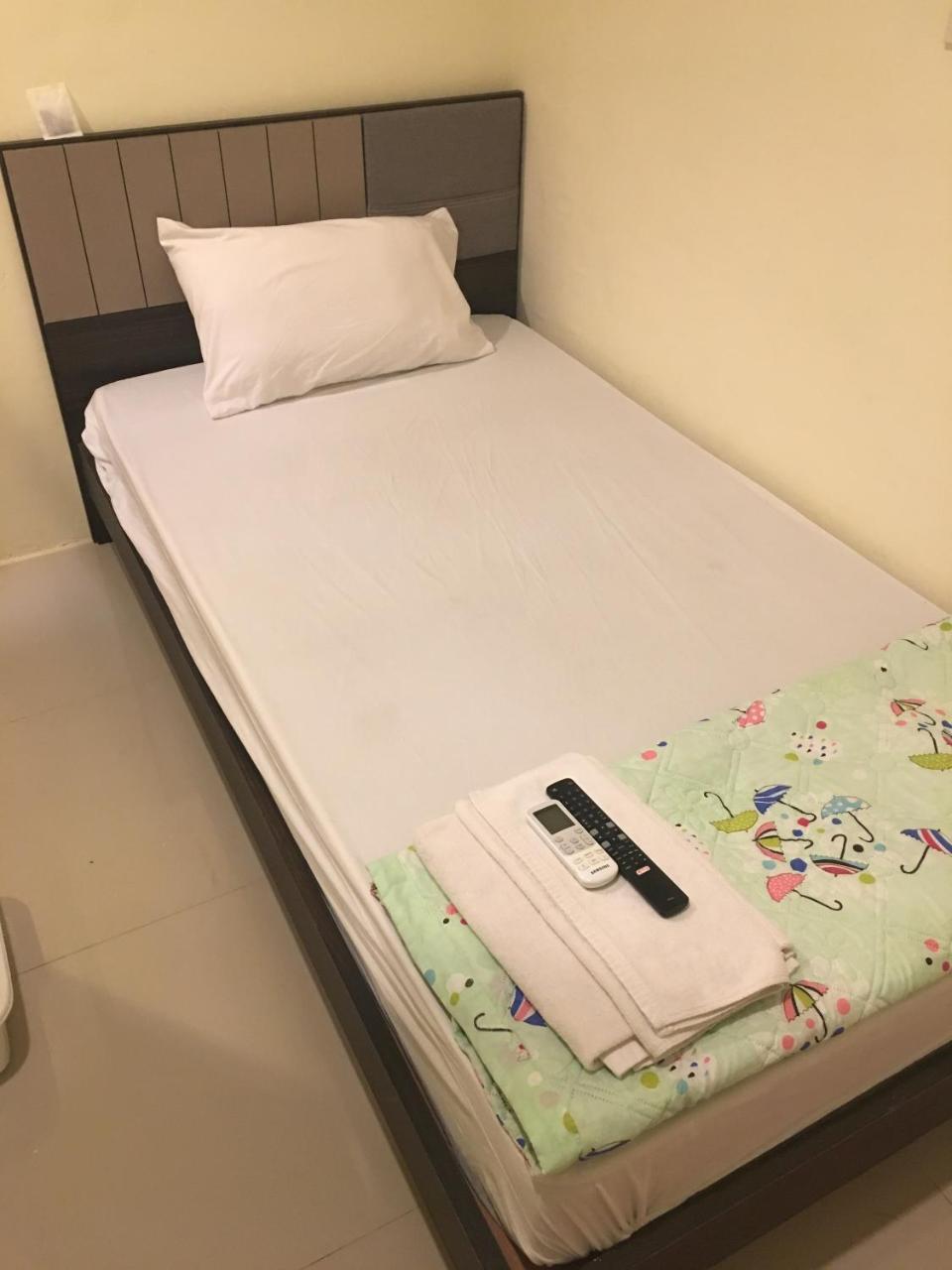 The Baan Nathong Hostel Bangkok Exterior photo